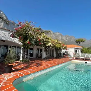 Villa Cheerful 3 Bedroom With Pool And Garden, Cape Town